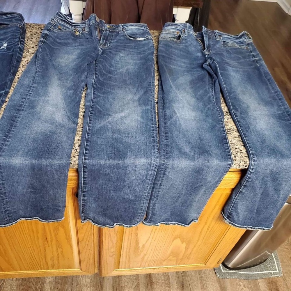 2 pair of mens AE jeans